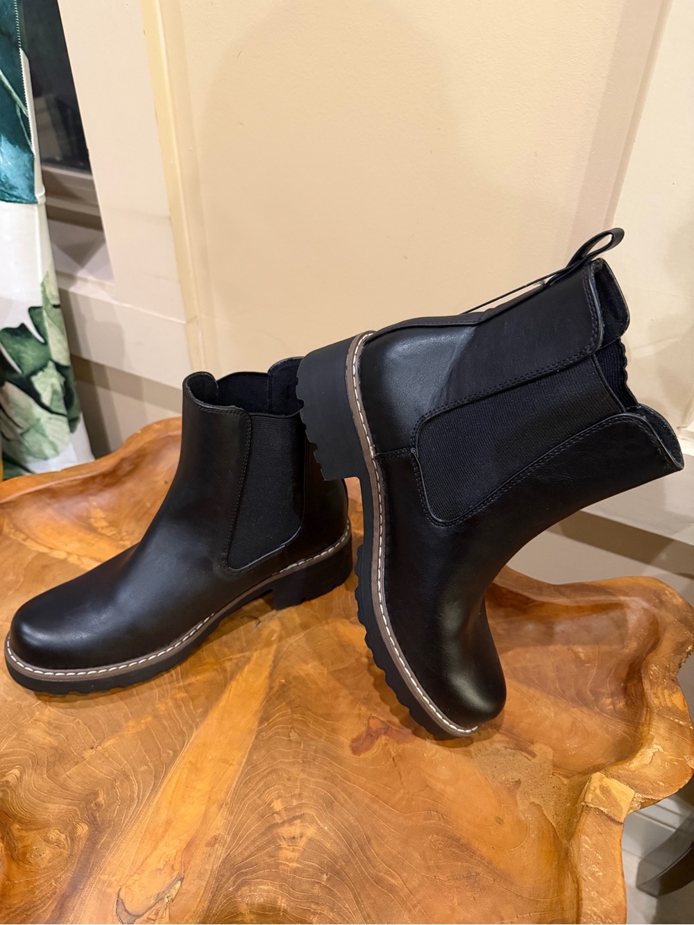 New UNIVERSAL THREAD Black Chelsea Ankle Boots Winter Women Water resistant 8.5